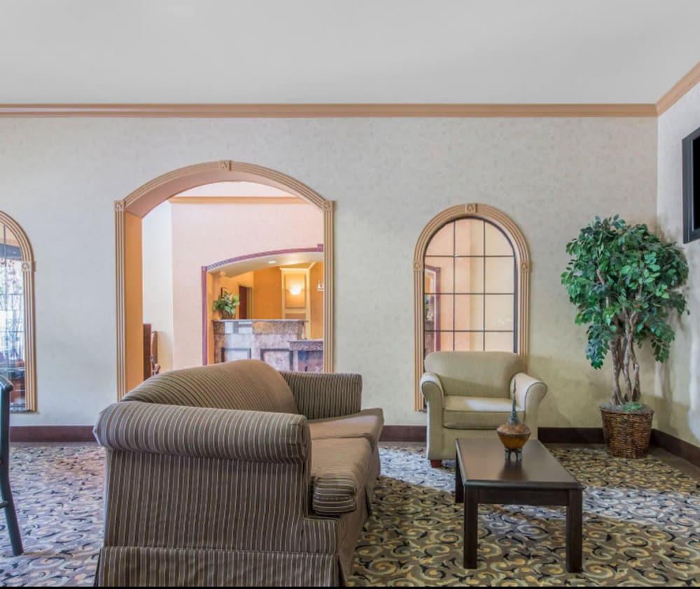 Baymont By Wyndham Wichita Falls Εξωτερικό φωτογραφία