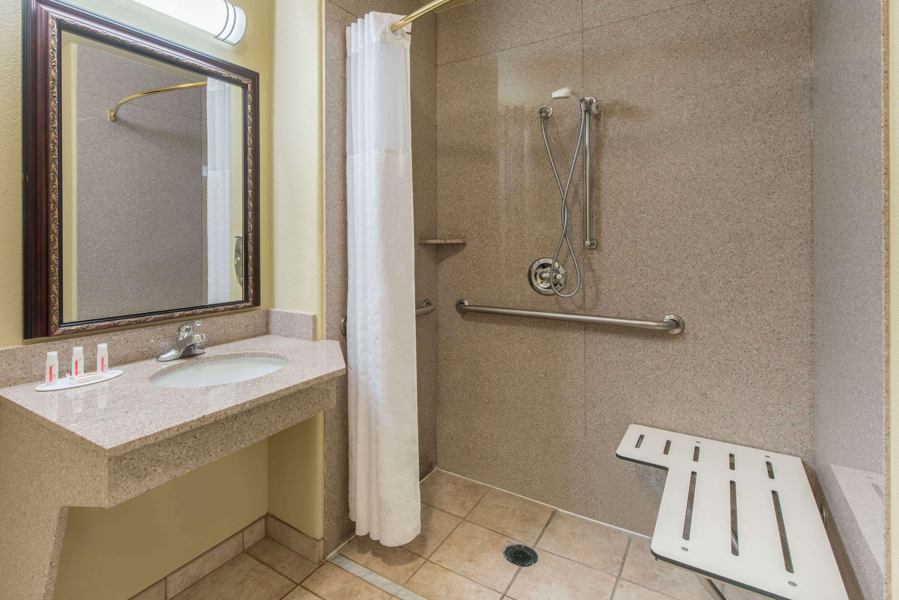 Baymont By Wyndham Wichita Falls Εξωτερικό φωτογραφία