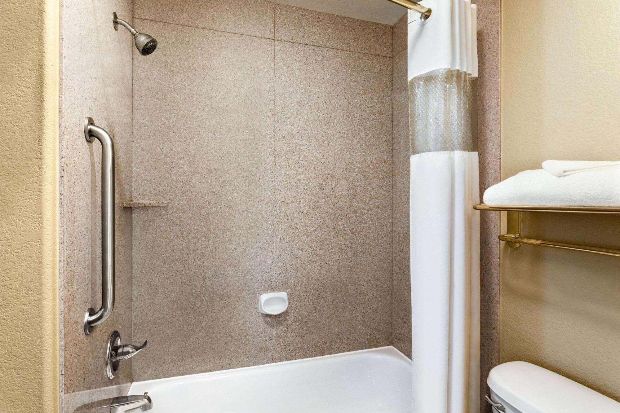 Baymont By Wyndham Wichita Falls Εξωτερικό φωτογραφία