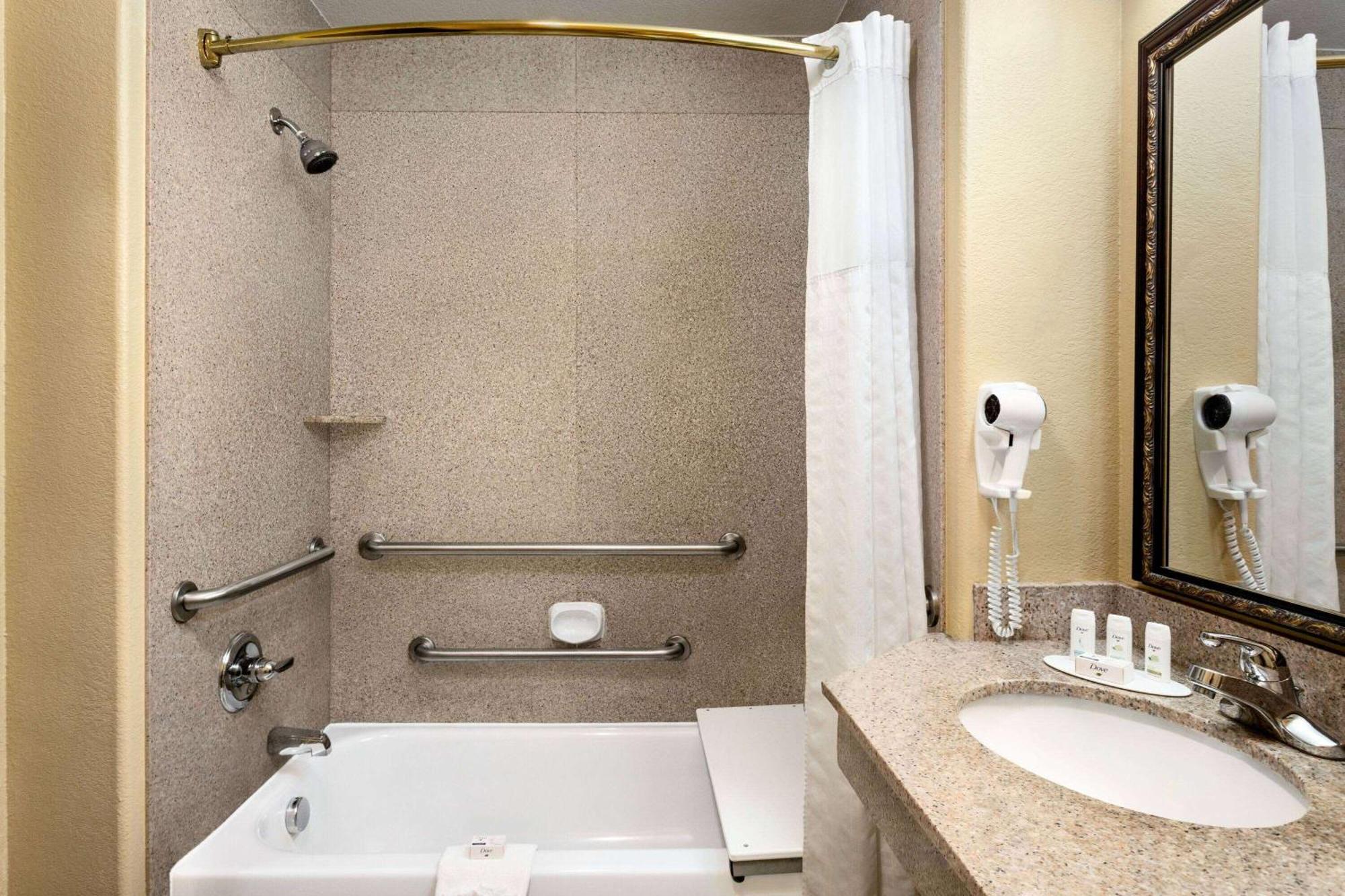 Baymont By Wyndham Wichita Falls Εξωτερικό φωτογραφία